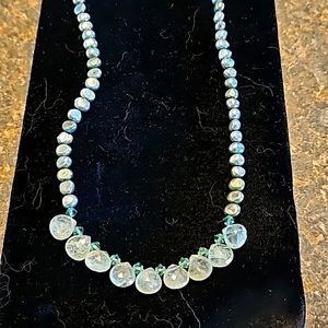 Green crystal and freshwater pearls necklace